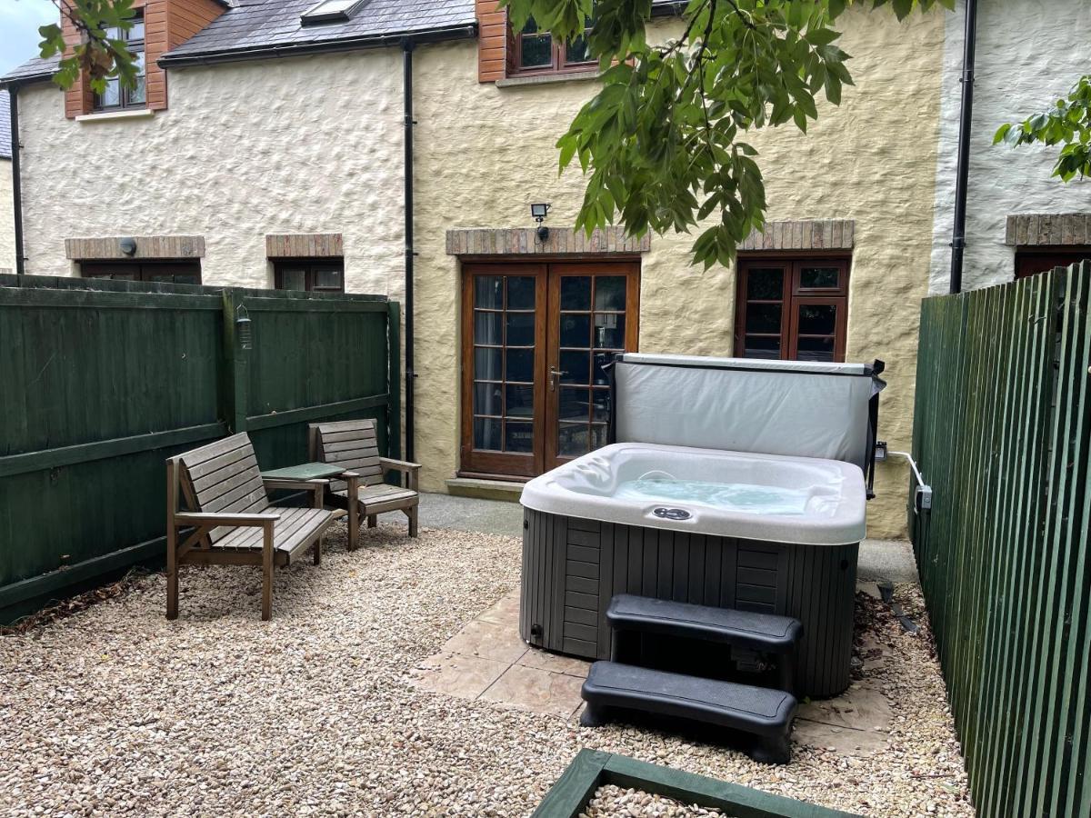 Cottage With Hot Tub In Pembrokeshire Хаверфордуэст Экстерьер фото